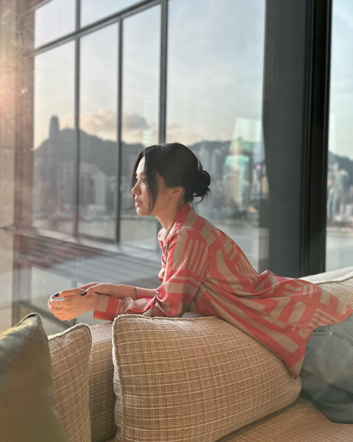 Song Hye-kyo's heart fluttered by eye contact..That's why I can't help but fall out