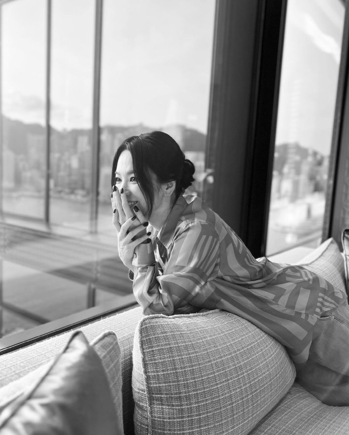 Song Hye-kyo's heart fluttered by eye contact..That's why I can't help but fall out