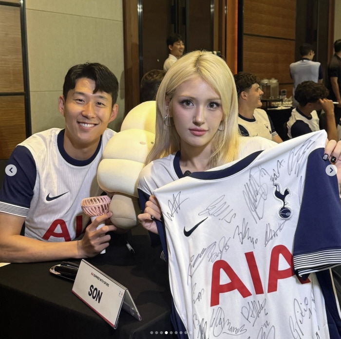 Two friendly shots with Jeon So-mi and Son Heung-min..the extreme eastwest of the United States