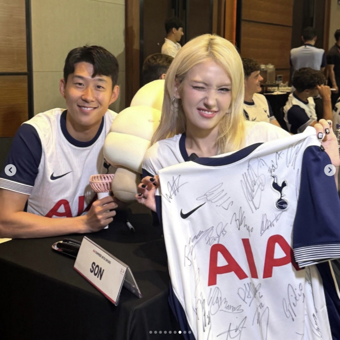 Two friendly shots with Jeon So-mi and Son Heung-min..the extreme eastwest of the United States