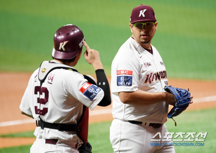 'Two pitchers with 10 wins in the last place team' Ace overwhelmed Kiwoom escapes consecutive losses by catching SSG 
