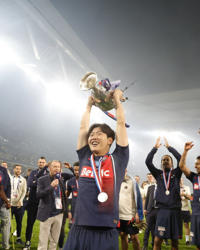 Who said it's a crisis? Lee Kangin, did you succeed? Crazy class proof 'Top GPA'...PSG draw 2–2