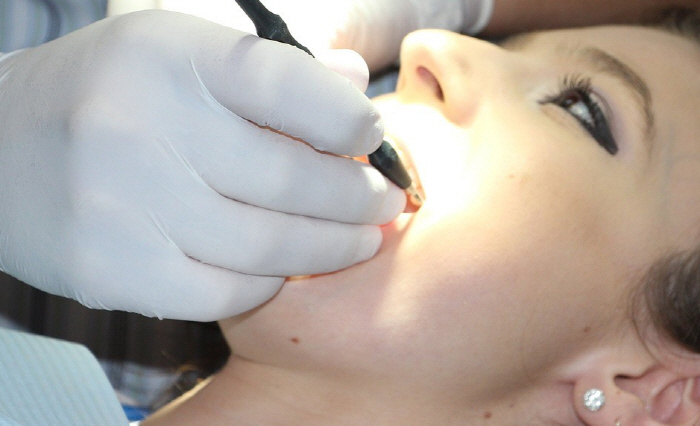 In summer, take care of facial trauma. If you lose your teeth, move to milk and saline solution