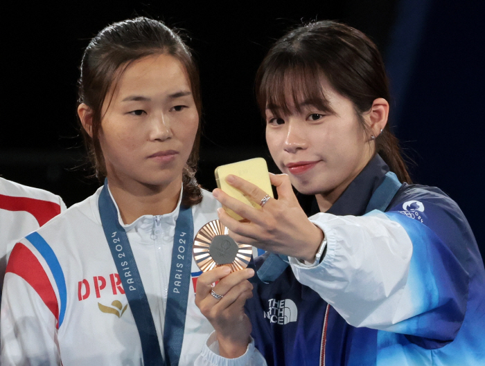  The bronze medal is sour too.. North Korea's Bang Chul-mi 'It's not what I wanted, I don't feel much about it '