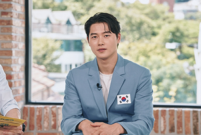 'Uquiz' Oh Sang-wook even showed off his 192cm men's visual speech in a suit, which is a national prestige-enhancing class