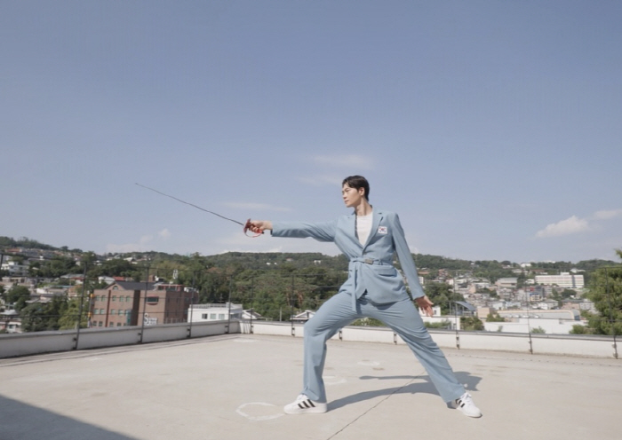 'Uquiz' Oh Sang-wook even showed off his 192cm men's visual speech in a suit, which is a national prestige-enhancing class