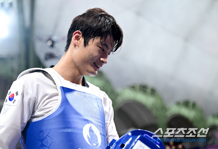 ''I didn't have enough effort, I won't cry again.'' Storm sobbing after a disappointing bronze medal failure, Taekwondo Seo Kun-woo grows like that 