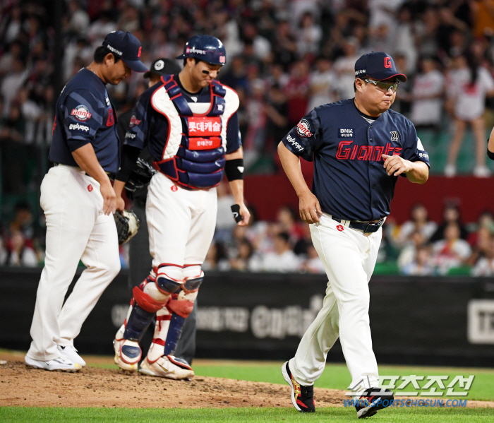 It's worth 9 billion won...Why was manager Kim Tae-hyung angry when he took the mound in the second inning? 