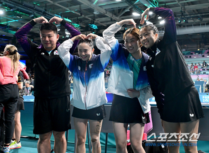 Lee Dong-wook and Shiny Min-ho, 'Shin Yu-bin → Jin Ji-hee' in 女 table tennis  'bronze medal  'Thumbs up  cheers' 