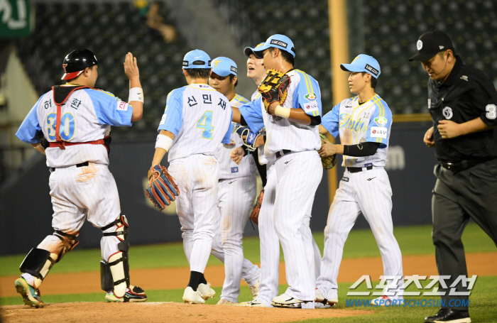 14 points in a row → 29 points in a row. Hernandez's good pitching also caused the batter to break out. It's the 2nd episode of last year's `Choi Wontae Effect' 