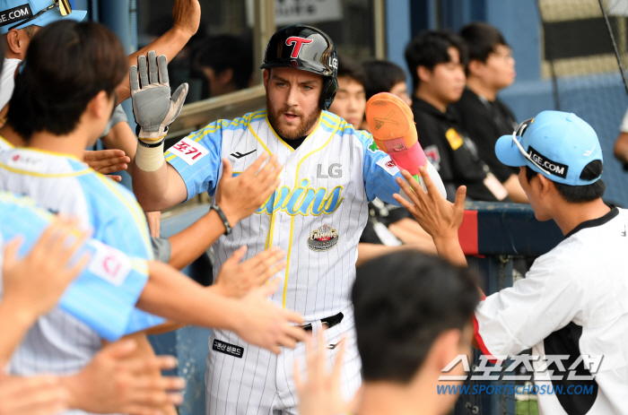 14 points in a row → 29 points in a row. Hernandez's good pitching also caused the batter to break out. It's the 2nd episode of last year's Choi Wontae Effect'