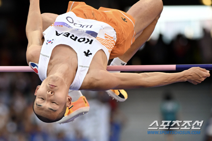 'Ah! 2m31' Smile Jumper Woo Sang-hyuk finishes 7th with 2m27, Korea Track & Field's first medal attempt 'Failed in the end'