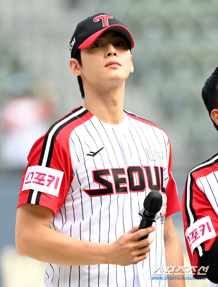 Cha Eun-woo's powerful first pitch on the mound in Jamsil for the first time in three years 