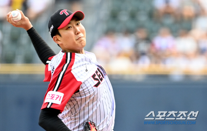 'Crazy' Two runs on errors in the top of the ninth inning → Austin solo shot in the bottom of the ninth inning → Park Dong-won's finishing two-run double. LG won four games in a row, with a 4-3 turnaround. 'Master of Reversing' is back. 