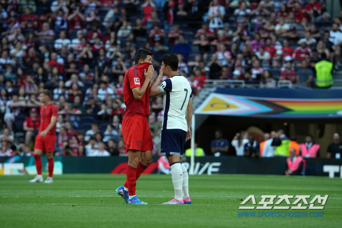  Son Heungmin, run, catch up with Kim Minjae! 60,000 spectators praised for the speed match