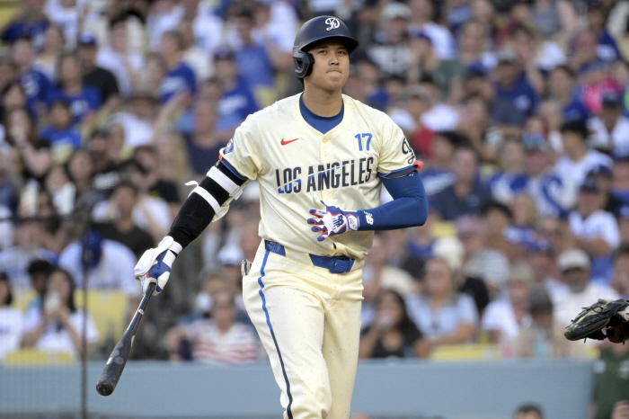 'Virtually Collapse by 30%' Ohtani, hitless for 3 by monster rookie skins, Lux explodes for 3 RBIs instead...LAD 4-1 PIT