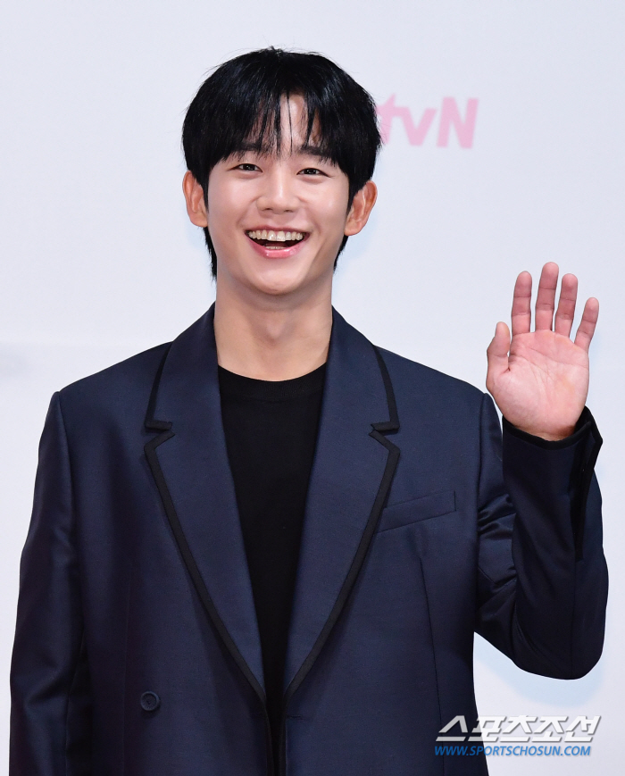  Jung Hae-in 'Charming smile while you don't change'