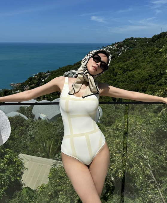 Tiara Hyomin, the curve of her body that she confidently revealed..Even if it's not a bikini, it's a perfect body