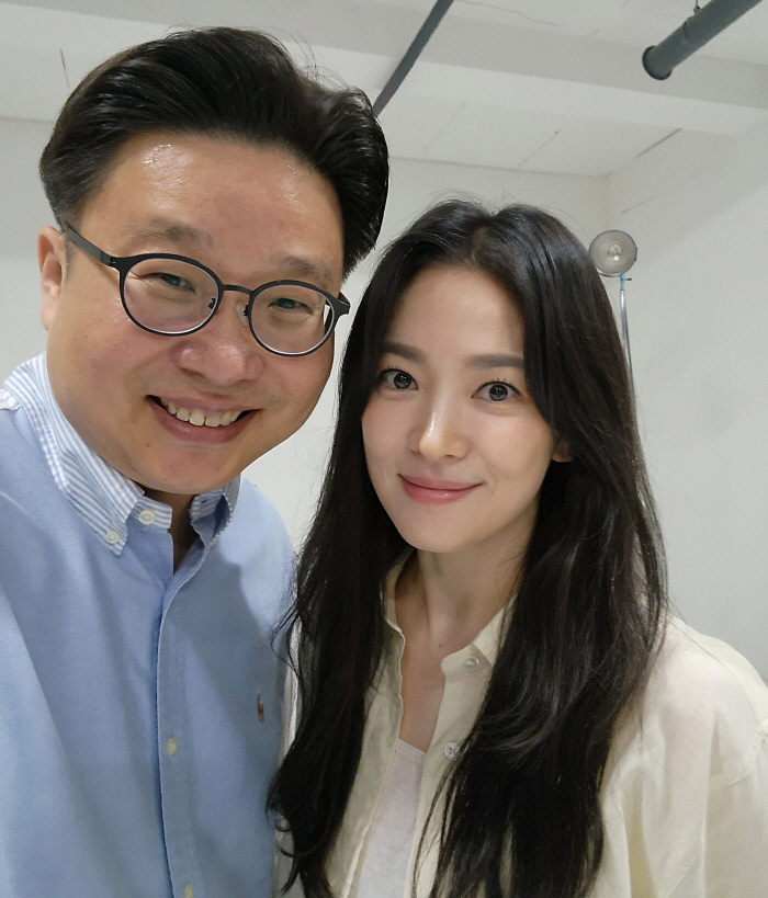 Song Hye-kyo X Seo Gyeong-deok Donates the Lee Tae-jun Guide' to Mongolia on the occasion of Liberation Day 