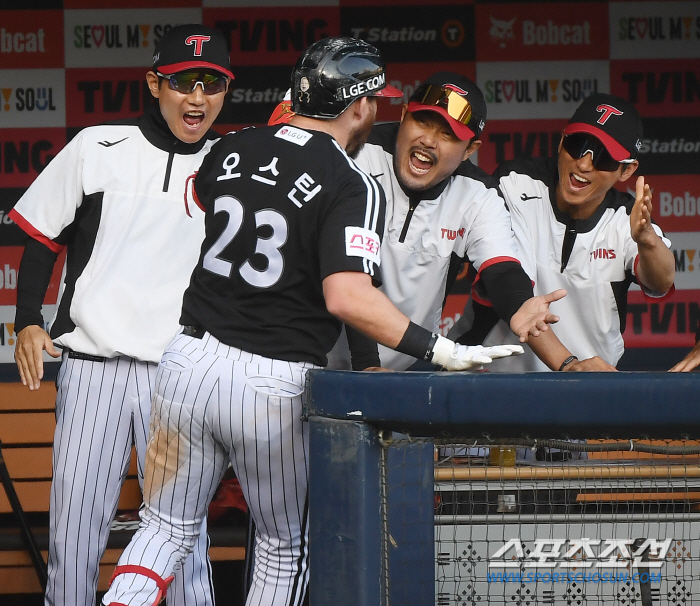 The batters blew up, saved the bullpen... Now, we only need to win KIA. 17-3 Great Scream 