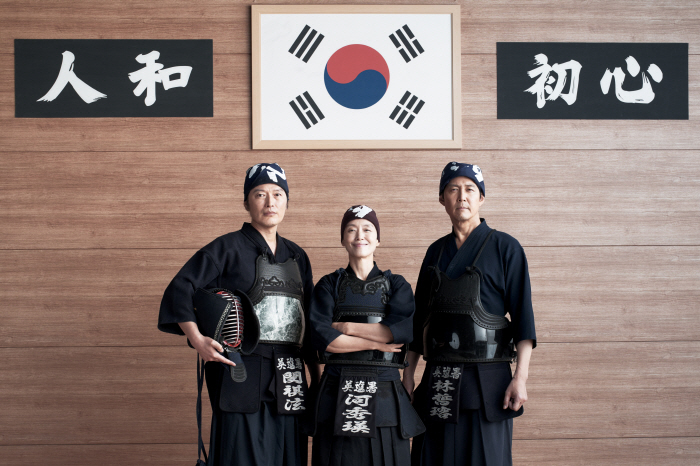 Jeon Do-yeon, Lee Jung-jae, and Jung Jae-young in kendo suits, what is the hidden past for them? ('Revolver')