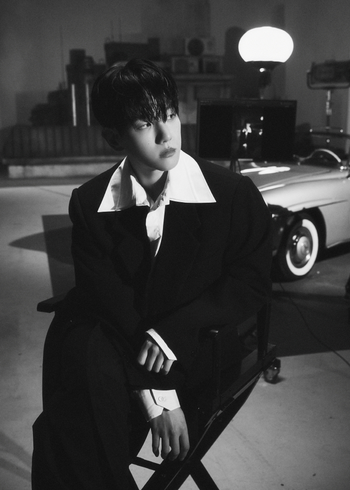  Baekhyun reveals the first concept photo of 'Hello, World'