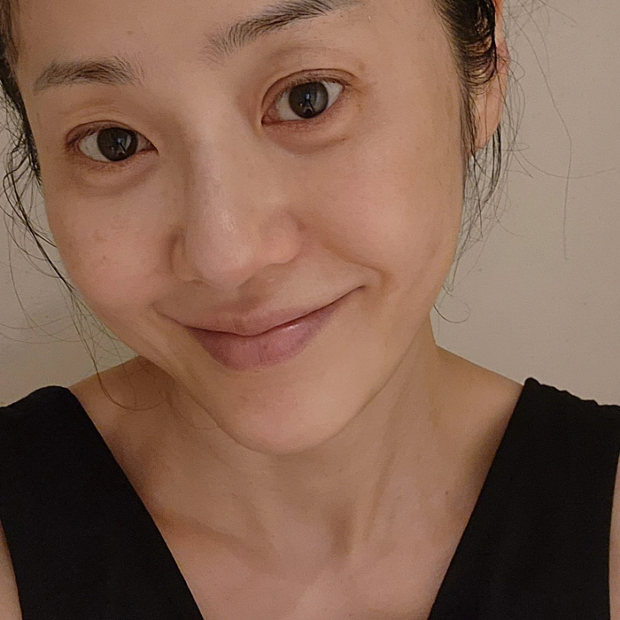 ''53 years old' Ko Hyun-jung reveals 100% pure bare face... 'Healing' at a high-end spa