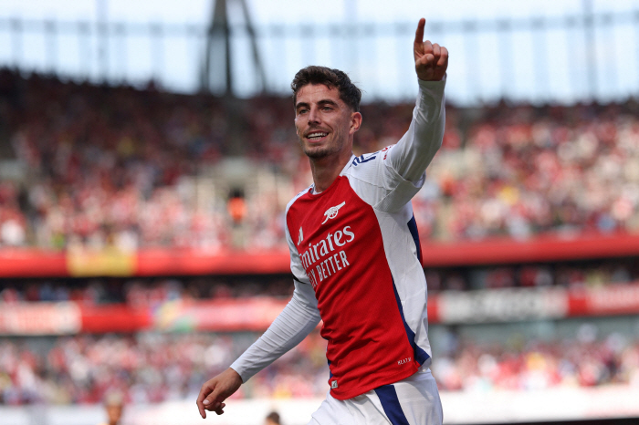'The first attack point of the season made by the opponent's GK defense' Hwang Hee-chan, full-time the highest rating in the team...Wolverhampton was beaten 0-2 by Arsenal in the opening round