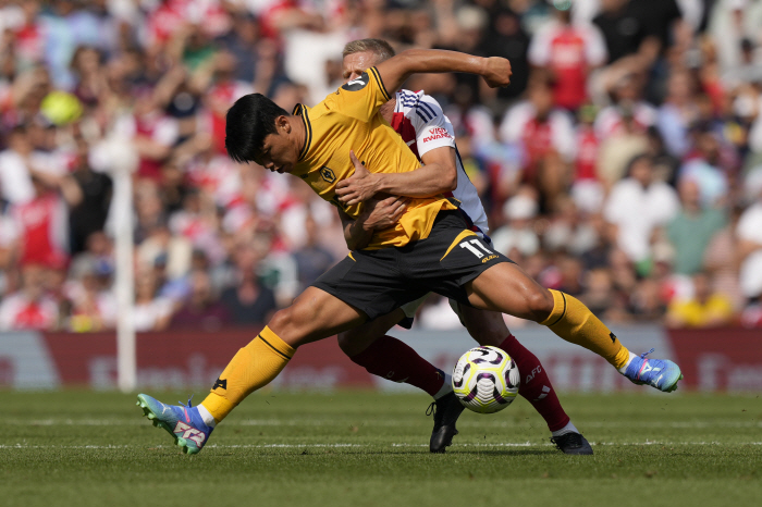 'The first attack point of the season made by the opponent's GK defense' Hwang Hee-chan, full-time the highest rating in the team...Wolverhampton was beaten 0-2 by Arsenal in the opening round