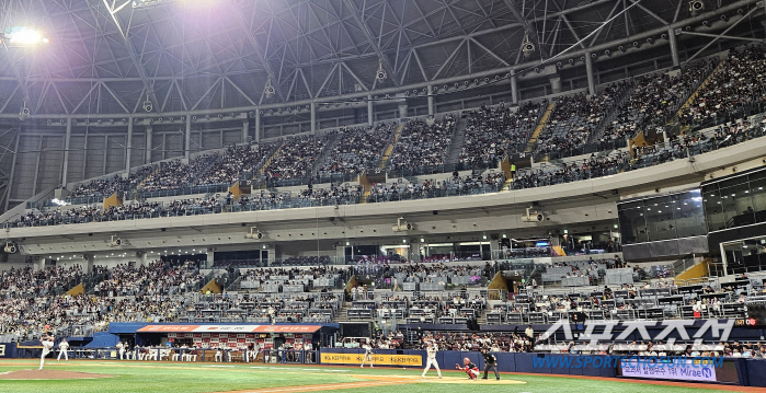 'It's finally today' KBO League's new history is born -16,552 people. More than 8.4 million people will shoot the highest number of spectators ever 