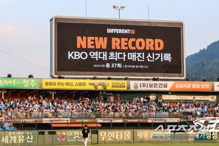 'It's finally today' KBO League's new history is born -16,552 people. More than 8.4 million people will shoot the highest number of spectators ever 