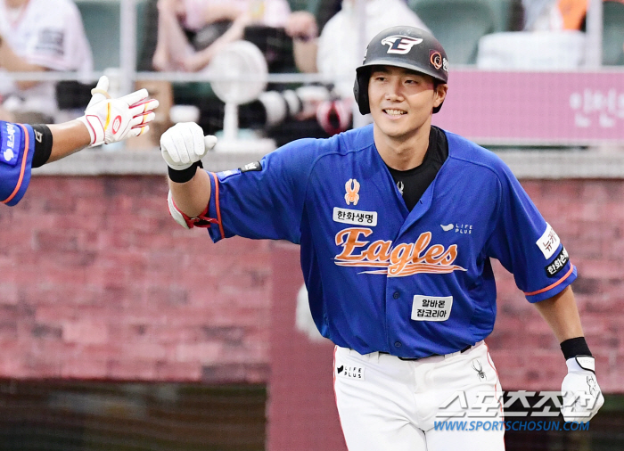 If you play baseball well, it's cheating... Hanwha Jang Jin-hyuk goes out of the fence with three home runs for two days 