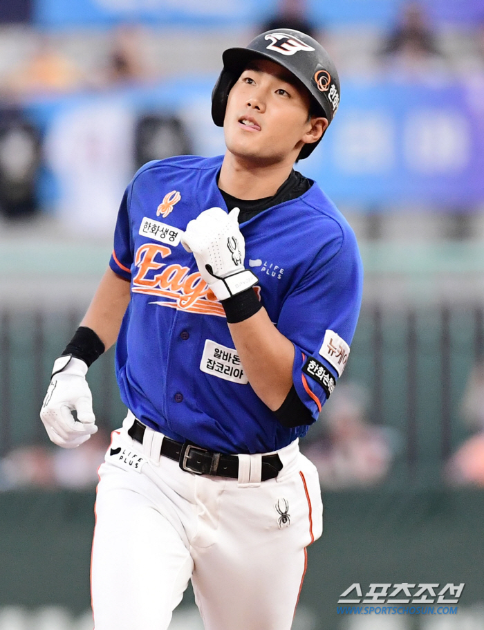 If you play baseball well, it's cheating... Hanwha Jang Jin-hyuk goes out of the fence with three home runs for two days 