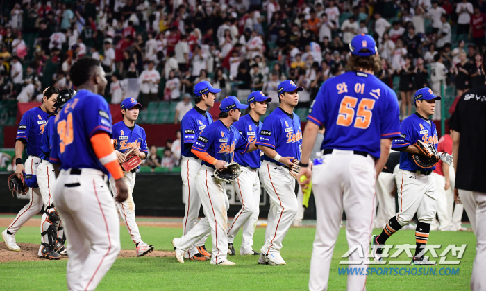 If you play baseball well, it's cheating... Hanwha Jang Jin-hyuk goes out of the fence with three home runs for two days 