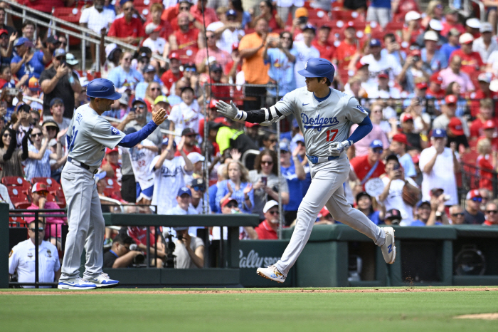 Two consecutive home runs! '40-40 second reading' Ohtani's 39th pre-emptive final solo shot...LAD 2-1 STL