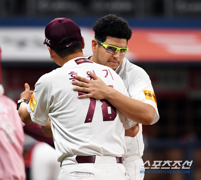 '7 innings without an earned run, and the victory flew away again' Cuevas' tears...KT's upset loss, Kiwoom's Bae Sang-kwon final hit