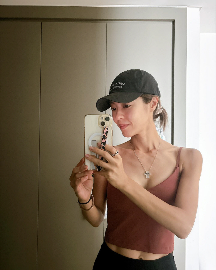 'Dental doctor ♥' Lee Yun-ji, are you sure you're the mom of two daughters...Solid 11-shaped abs  right-angled shoulders