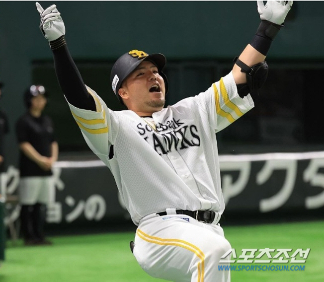 Yamakawa, the No. 1 home run-run player in Lee Dae-ho in 2014, played in all games for the first time in 10 years as the fourth batter of Softbank, and even resembled the role of a winning contractor (Min Chang-ki's Japanese baseball)