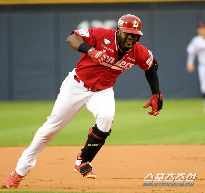 '8th episode again, Noh Kyung-eun. Austin, double, but...' Elias 7 scoreless innings Otaegon wedge two-run shot SSG and LG won 5-1 completely. a four-game losing streak. LG has five hits and empty space