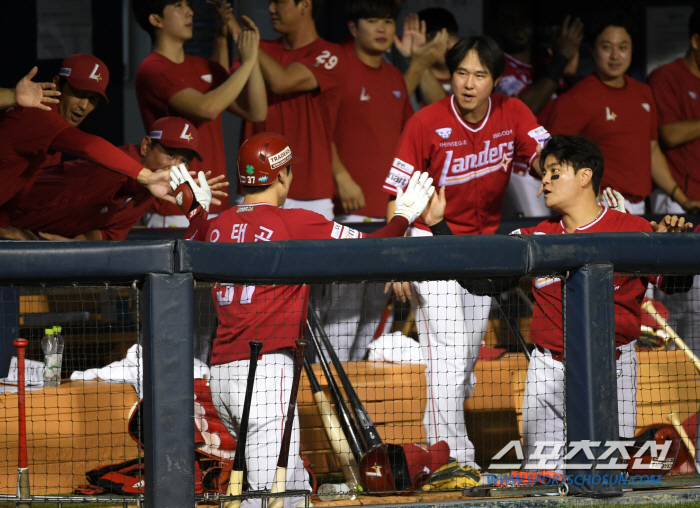 '8th episode again, Noh Kyung-eun. Austin, double, but...' Elias 7 scoreless innings Otaegon wedge two-run shot SSG and LG won 5-1 completely. a four-game losing streak. LG has five hits and empty space