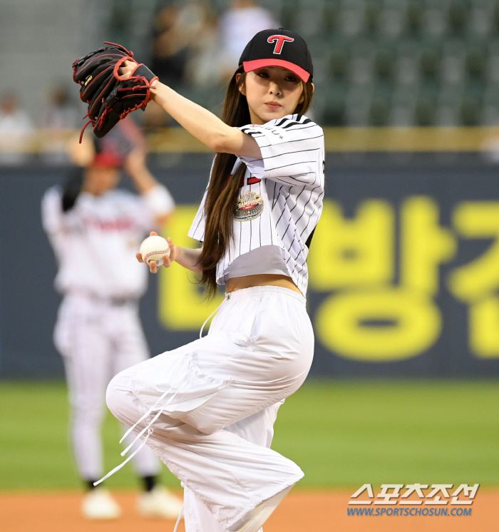 '8th episode again, Noh Kyung-eun. Austin, double, but...' Elias 7 scoreless innings Otaegon wedge two-run shot SSG and LG won 5-1 completely. a four-game losing streak. LG has five hits and empty space