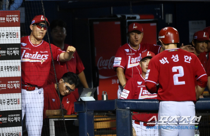 '8th episode again, Noh Kyung-eun. Austin, double, but...' Elias 7 scoreless innings Otaegon wedge two-run shot SSG and LG won 5-1 completely. a four-game losing streak. LG has five hits and empty space
