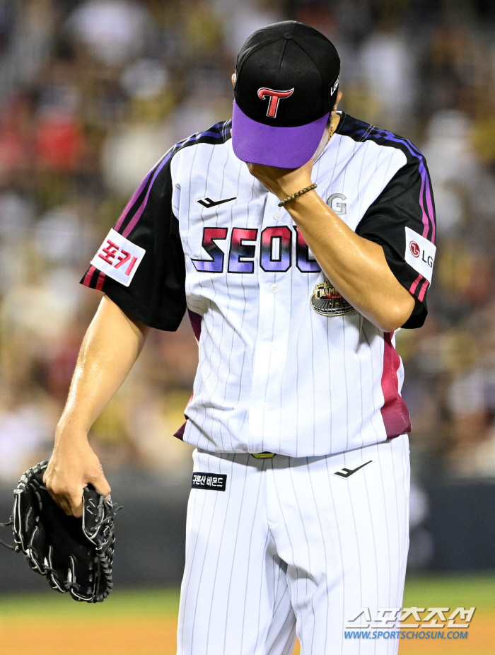 'I caused trouble. I'm throwing hard for the fans.' After the SNS incident, the 39-year-old Pilseung Man, who prevented all crises of ERA 0.84, had only LG fans 