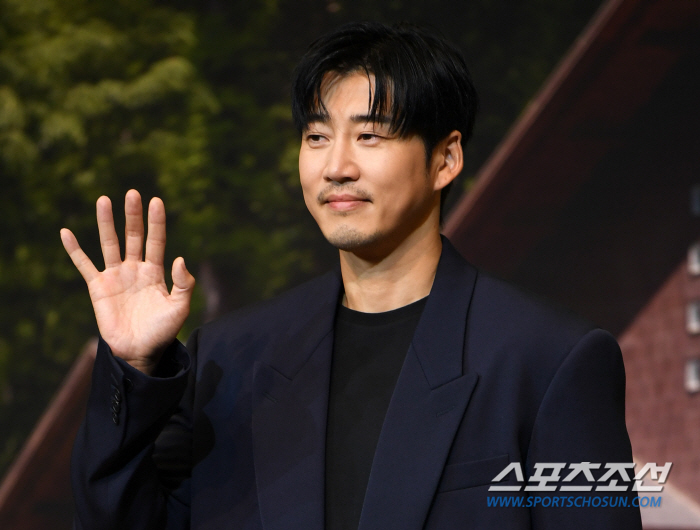 'In a Forest with No One'Yoon Kye-sang