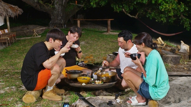  'It's been a long time since I swam' Seo In-guk and Yui, into the vast South Pacific Ocean 'Infiltration' (Jungle rice)