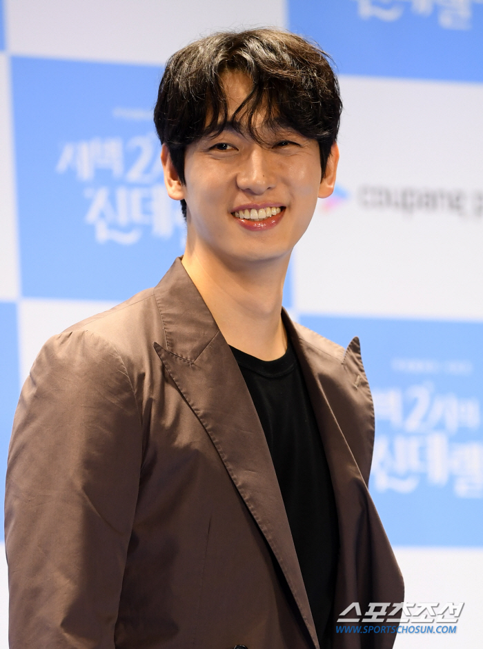  Yoon Park 'A bright smile '