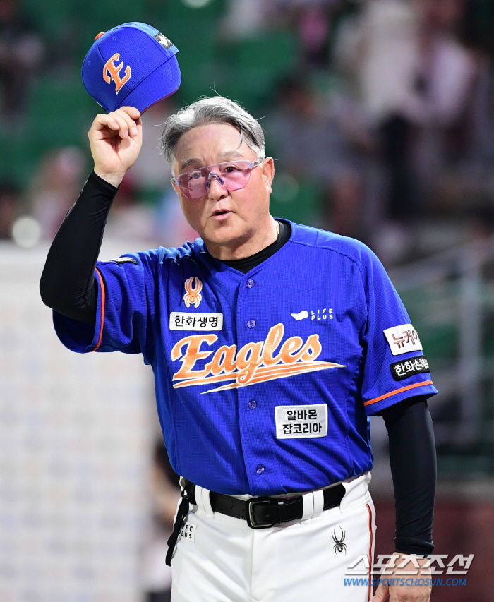 'This is the last chance' The embers that didn't go out...Hanwha's first trip to autumn baseball in six years depends on 'this game' 