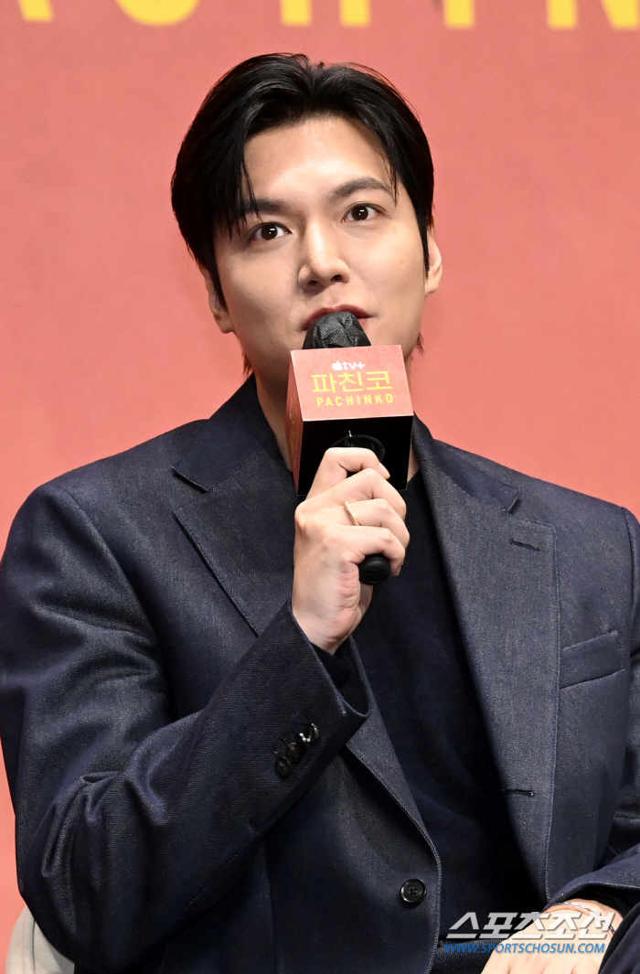  Lee Minho's glistening eyes