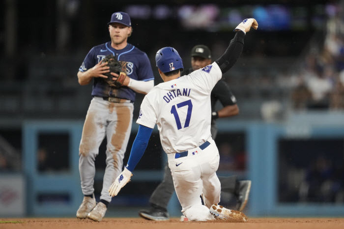 'Ending bases loaded' Ohtani achieves the most dramatic 40-40 feat, his sixth in at least 126 games...LAD 7-3 TB