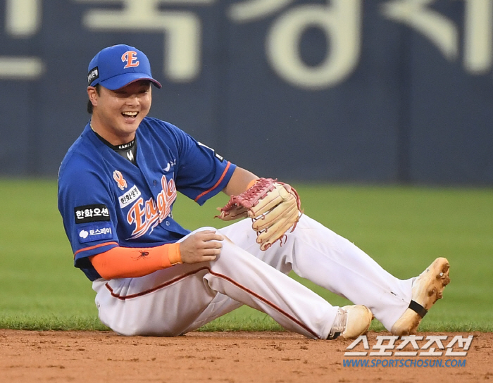 '19 years, you've been waiting for a long time' RYU won 8 games. Fantastic throw...Hanwha, Doosan's 3rd consecutive game in 7020 days 'Impressive Sweep' 